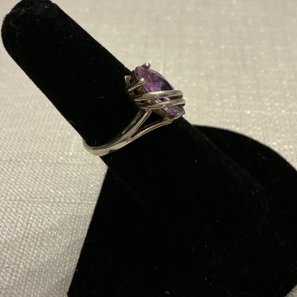 Avon Vintage Silver Tone Lavender Ring this ring